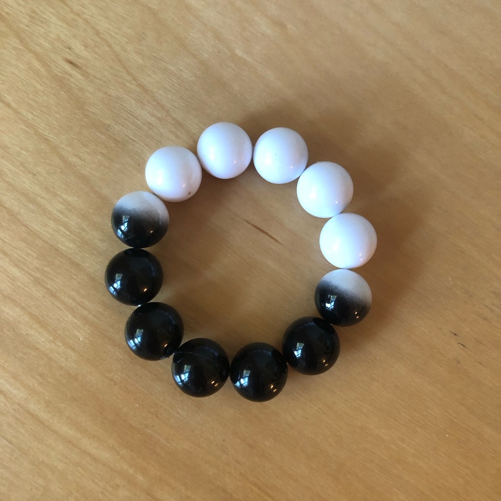 Beaded large stretch bracelet ombre black white